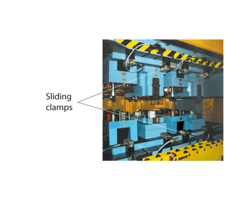 Sliding clamps fixed to bed and ram of a double-column press Sliding clamps fixed to bed and ram of a double-column press