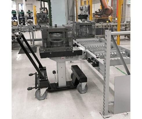 Carro para el cambio de troqueles y moldes RW 500 con ganchos de acoplamiento semi-automáticos y pernos de seguridad